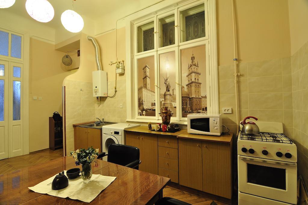 Voyager Hostel Lwów Zewnętrze zdjęcie